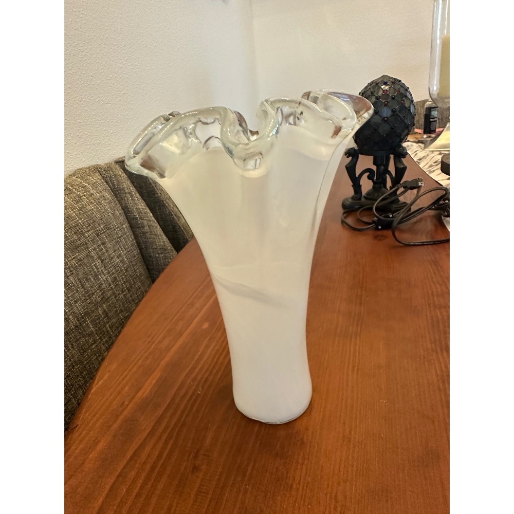 Murano hand blown MCM White Swirl Ruffled Art Glass‎ Vase Fluted Rim EUC